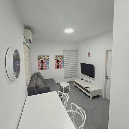 Gk Apartment Harmony 巴特亚姆 外观 照片