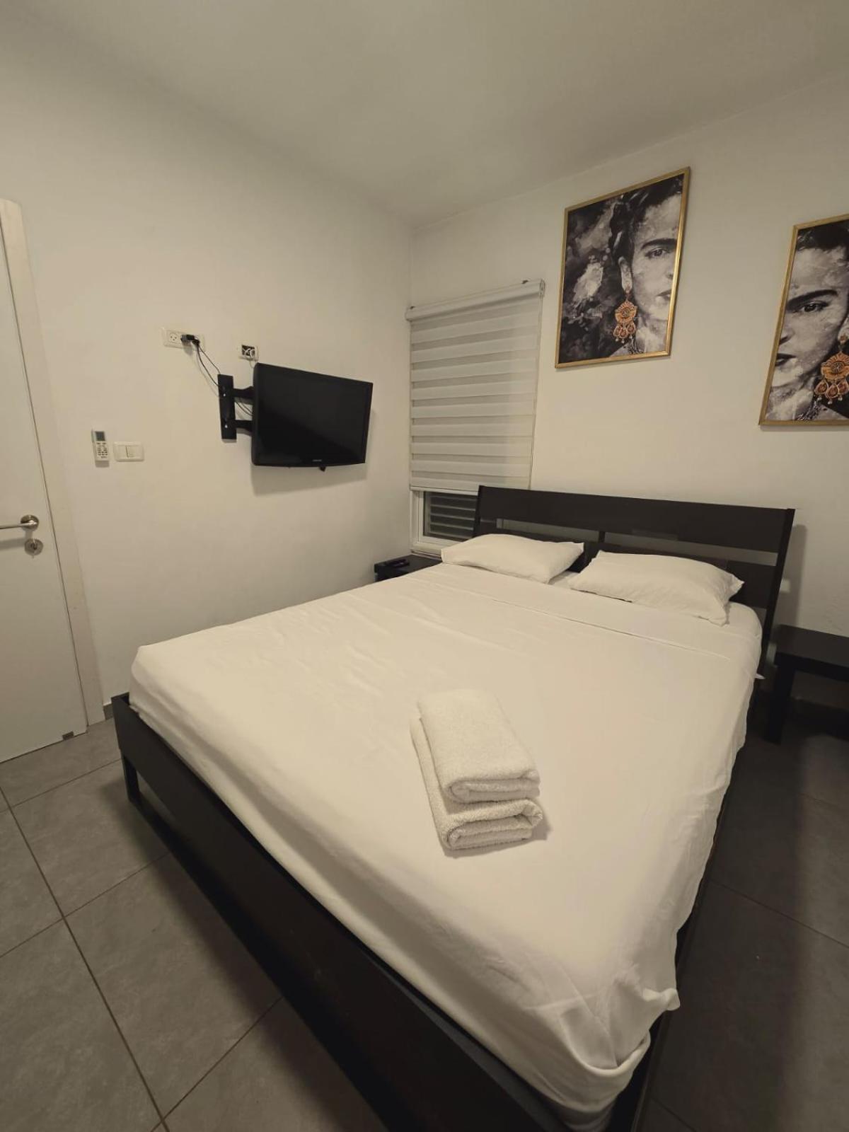 Gk Apartment Harmony 巴特亚姆 外观 照片