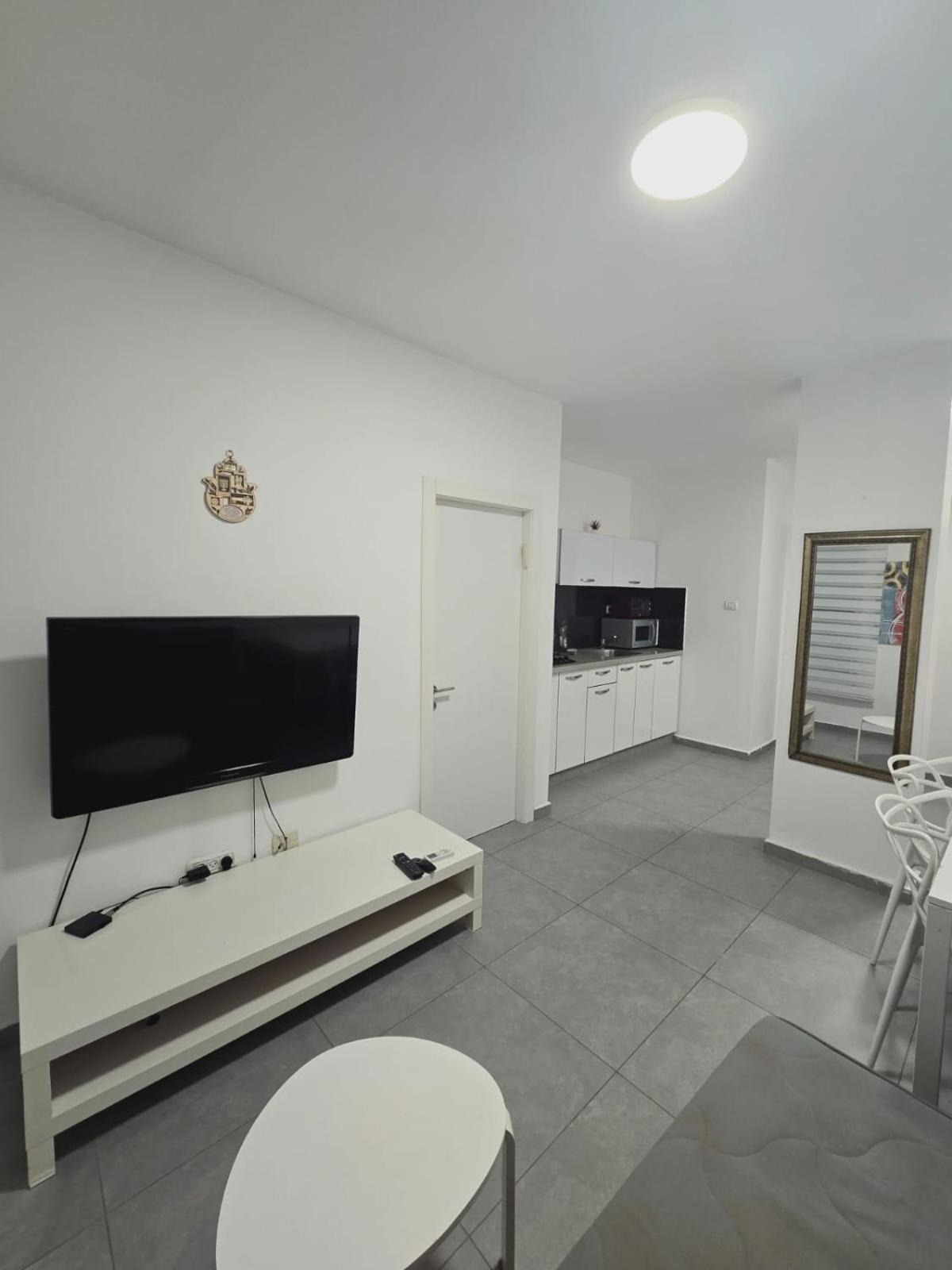 Gk Apartment Harmony 巴特亚姆 外观 照片