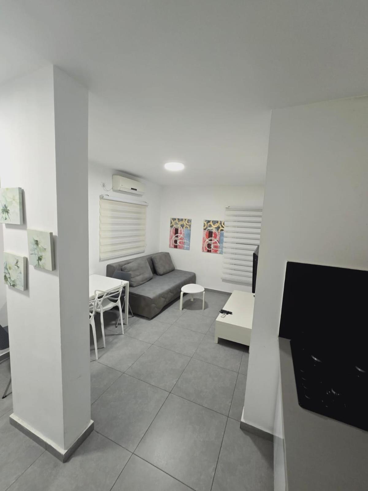 Gk Apartment Harmony 巴特亚姆 外观 照片