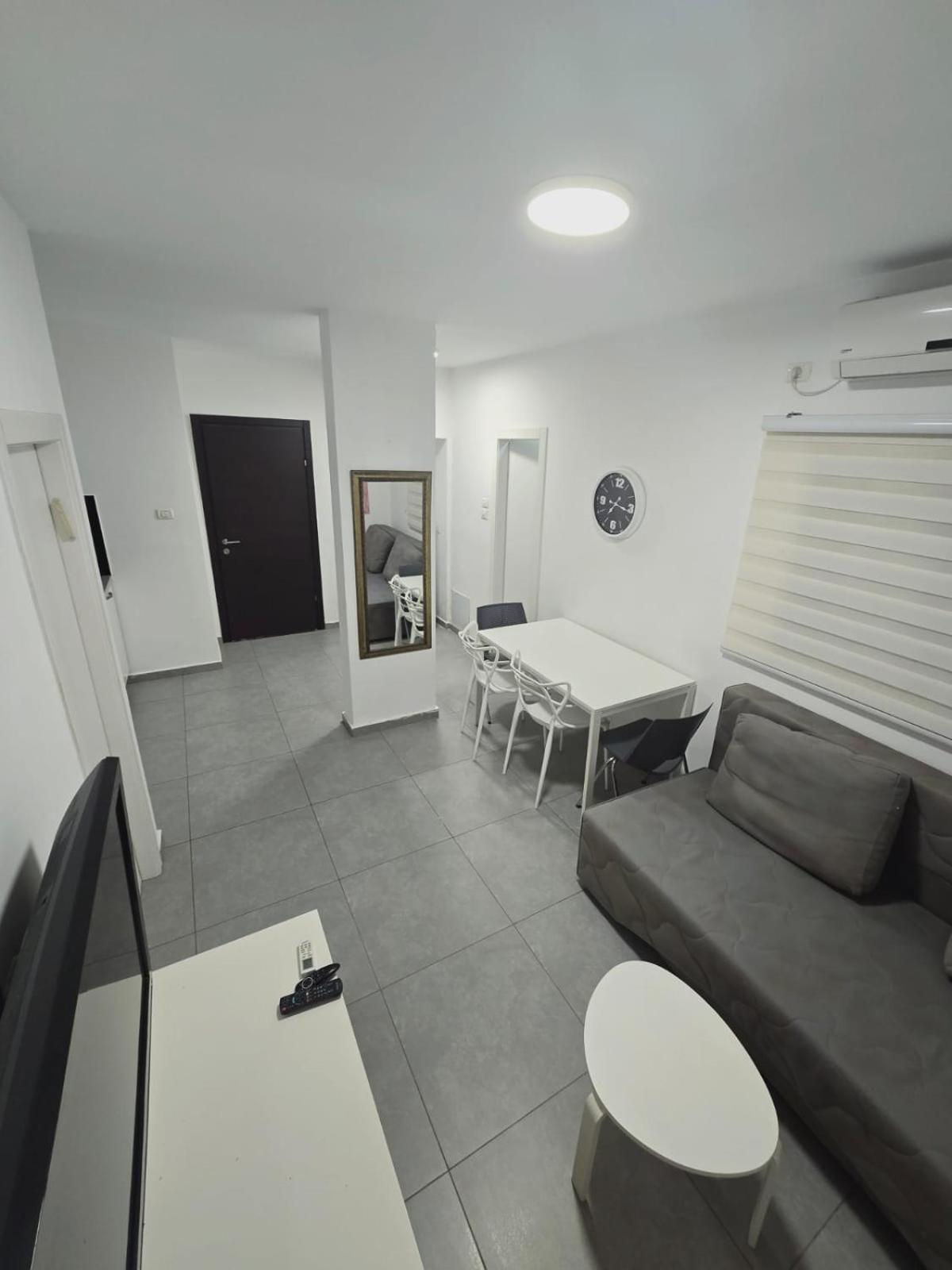 Gk Apartment Harmony 巴特亚姆 外观 照片